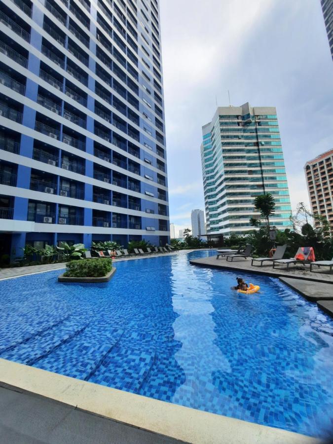 Stylish&Comfort Unit With Balcony In Air Makati Makati City Bagian luar foto