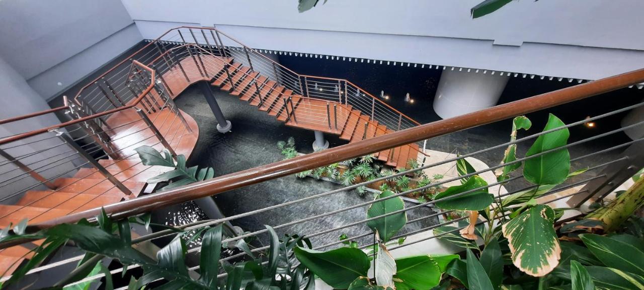 Stylish&Comfort Unit With Balcony In Air Makati Makati City Bagian luar foto