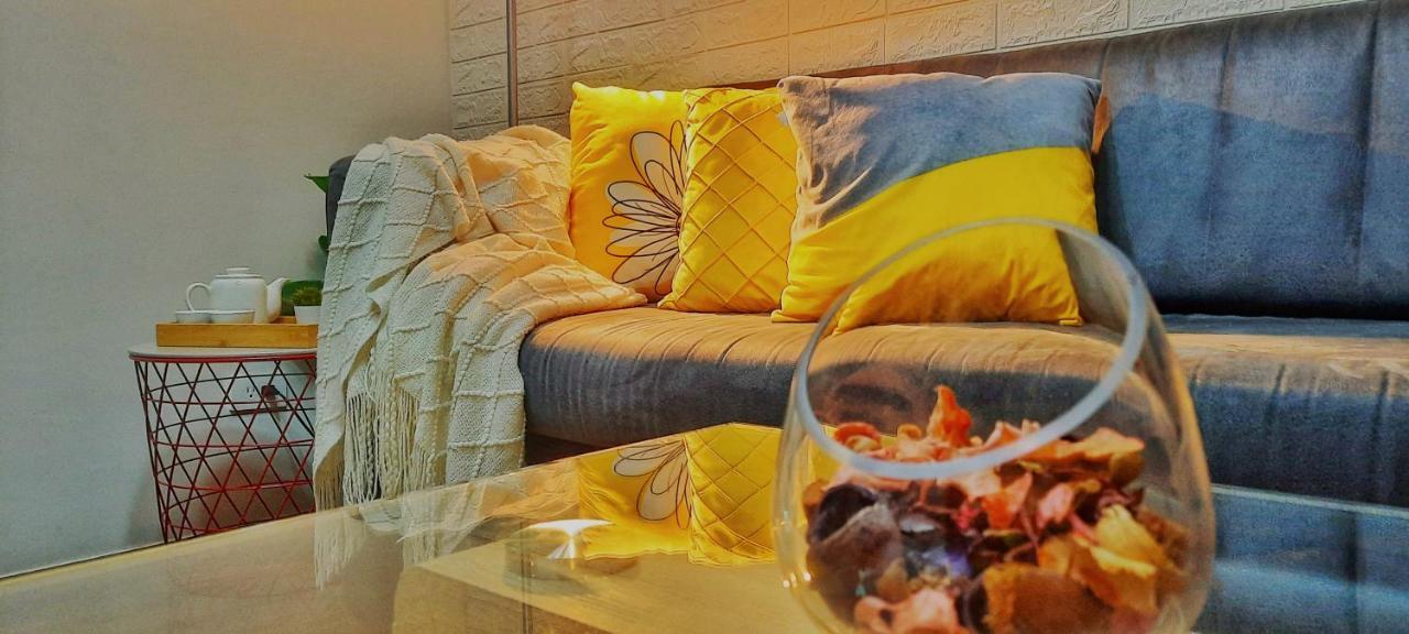Stylish&Comfort Unit With Balcony In Air Makati Makati City Bagian luar foto