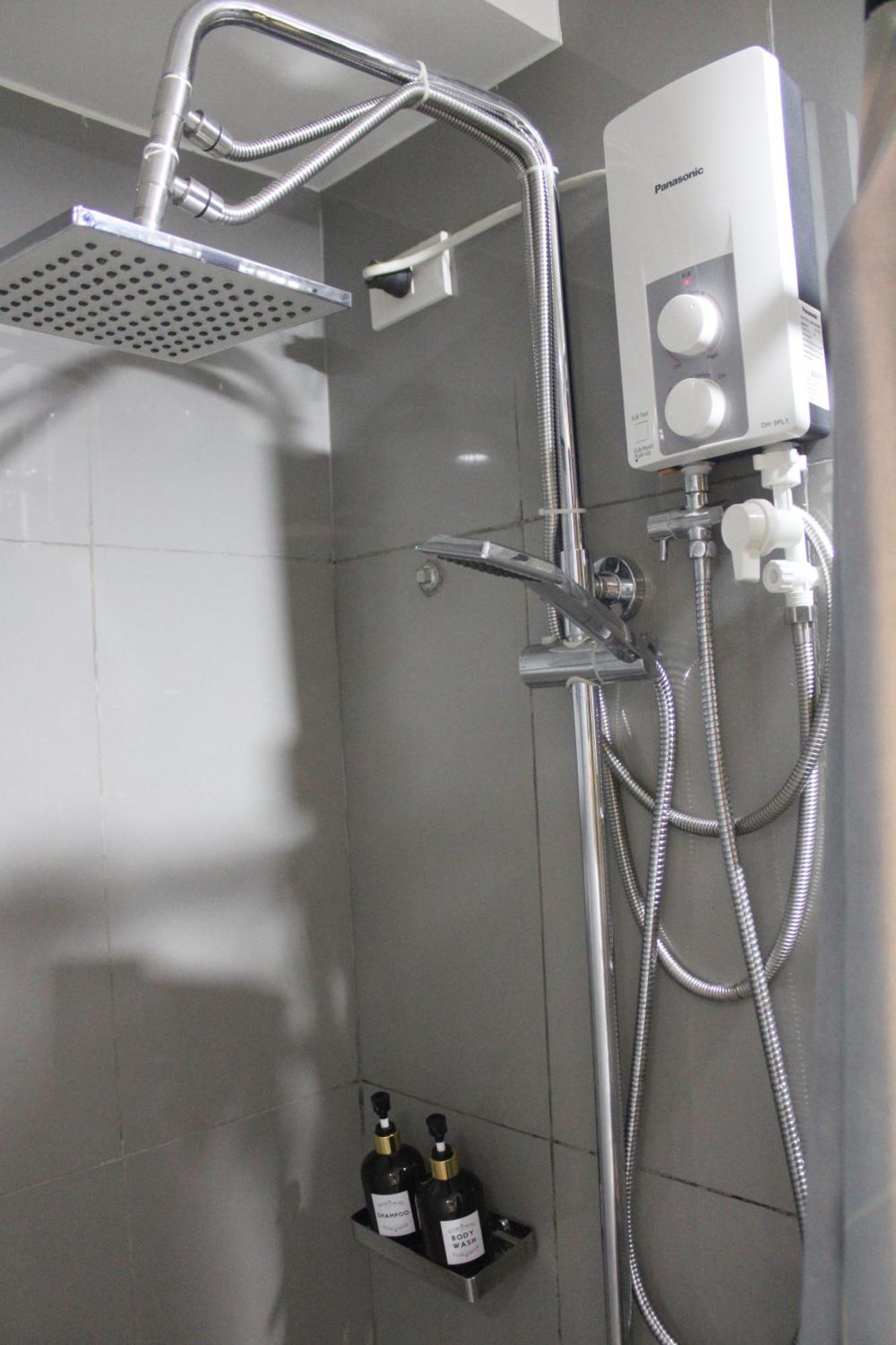 Stylish&Comfort Unit With Balcony In Air Makati Makati City Bagian luar foto